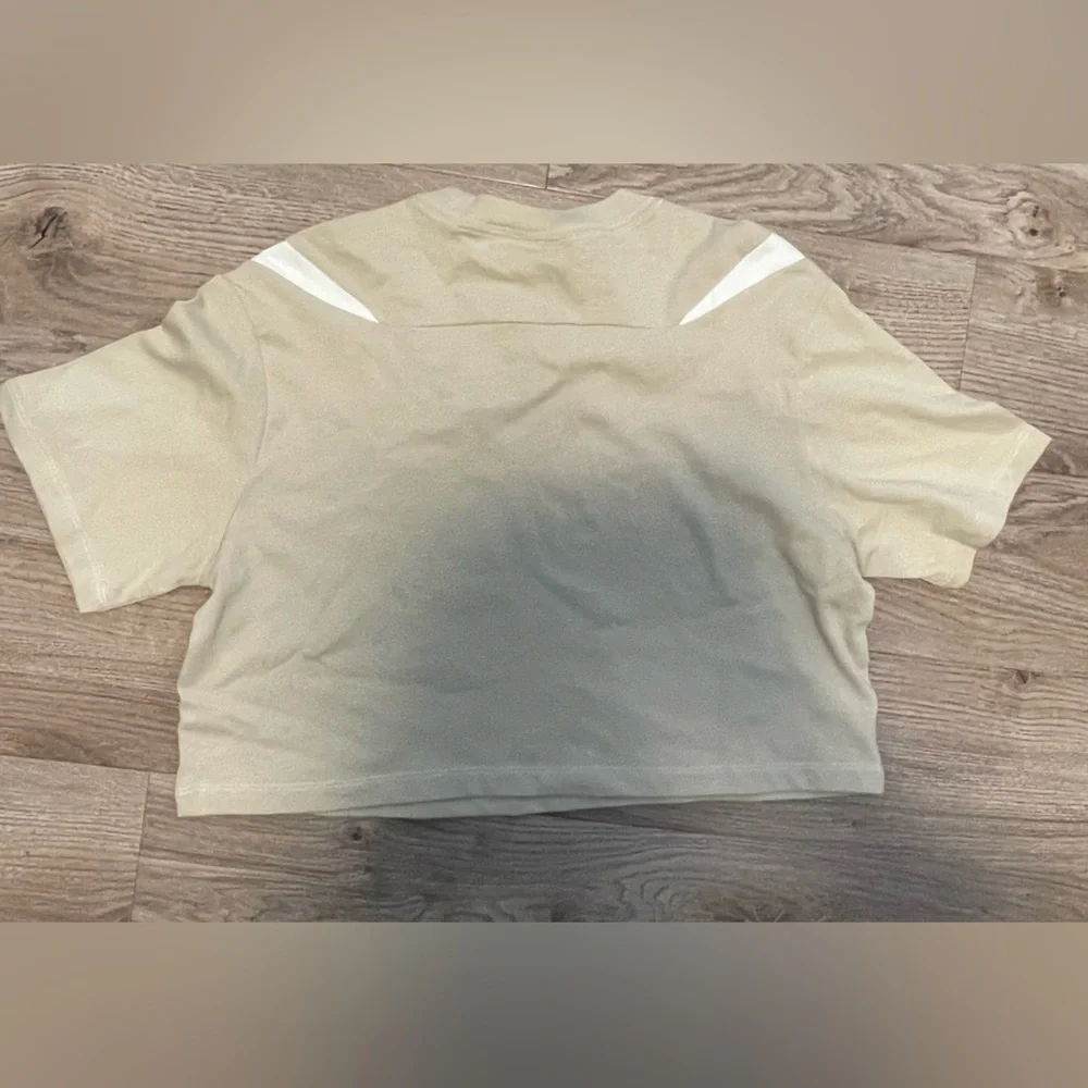 Nike boxy crop t-shirt